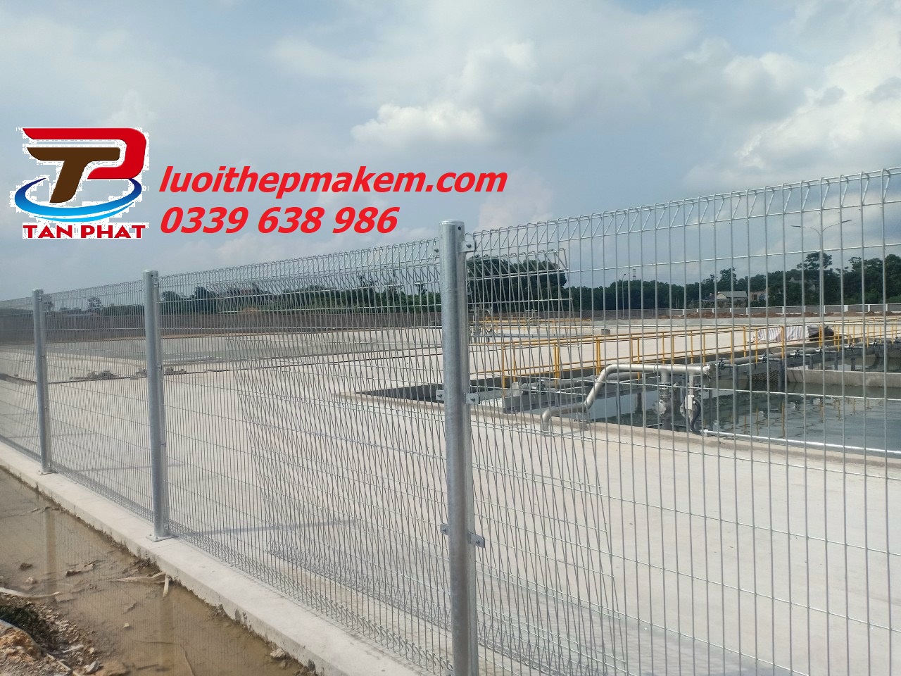 Hàng rào lưới thép: Để bảo vệ sự riêng tư và an toàn, hãy sử dụng hàng rào lưới thép chắc chắn. Có nhiều lựa chọn về hình dạng, màu sắc và kích thước cho bạn tha hồ lựa chọn.